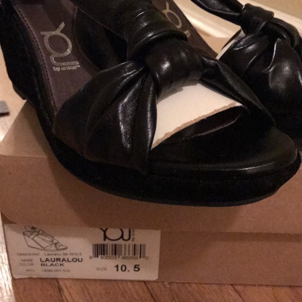 SOLD💰YOU by Crocs Leather & Velvet Wedge📌💚⬇️$65